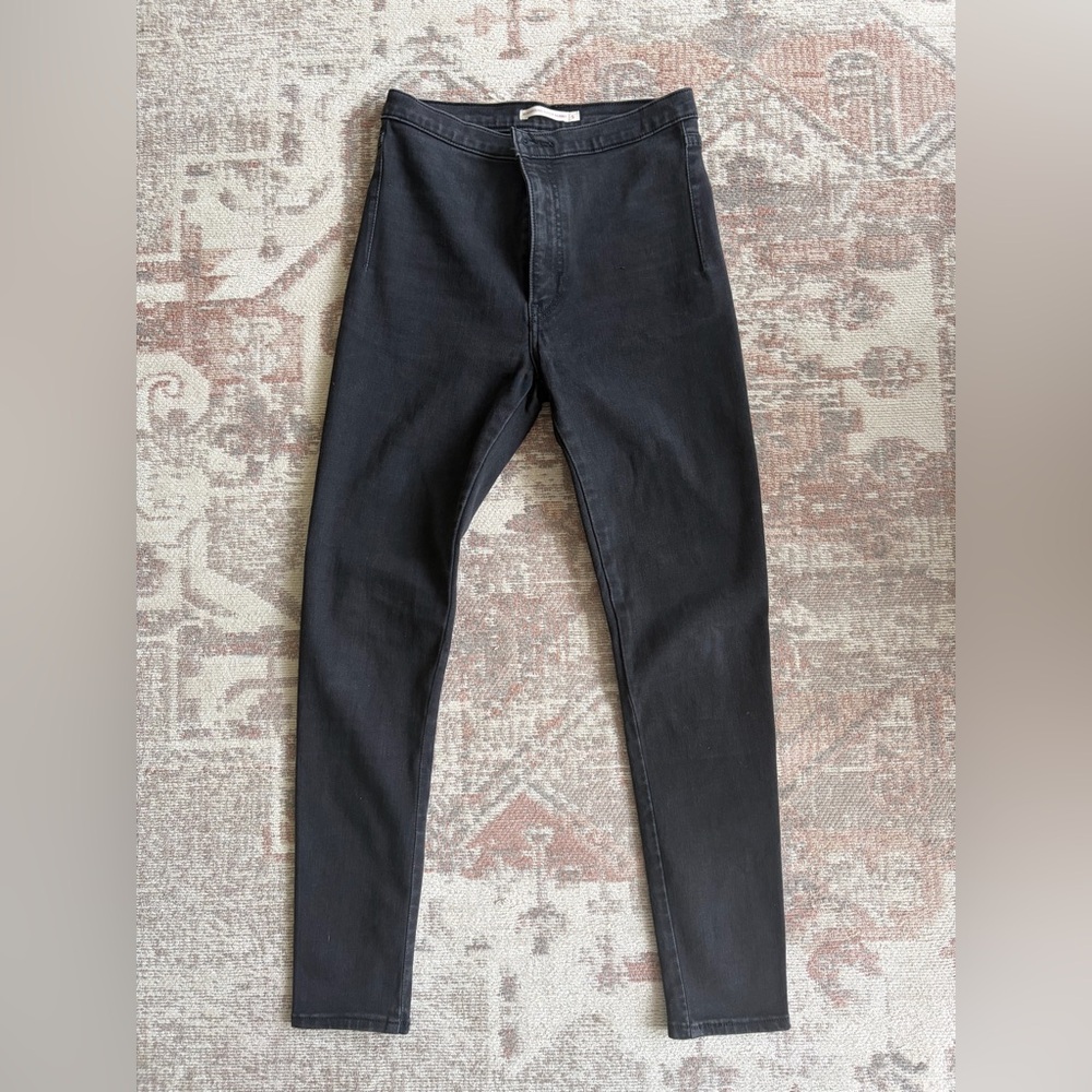 Levi’s Skinny Jegging style jeans